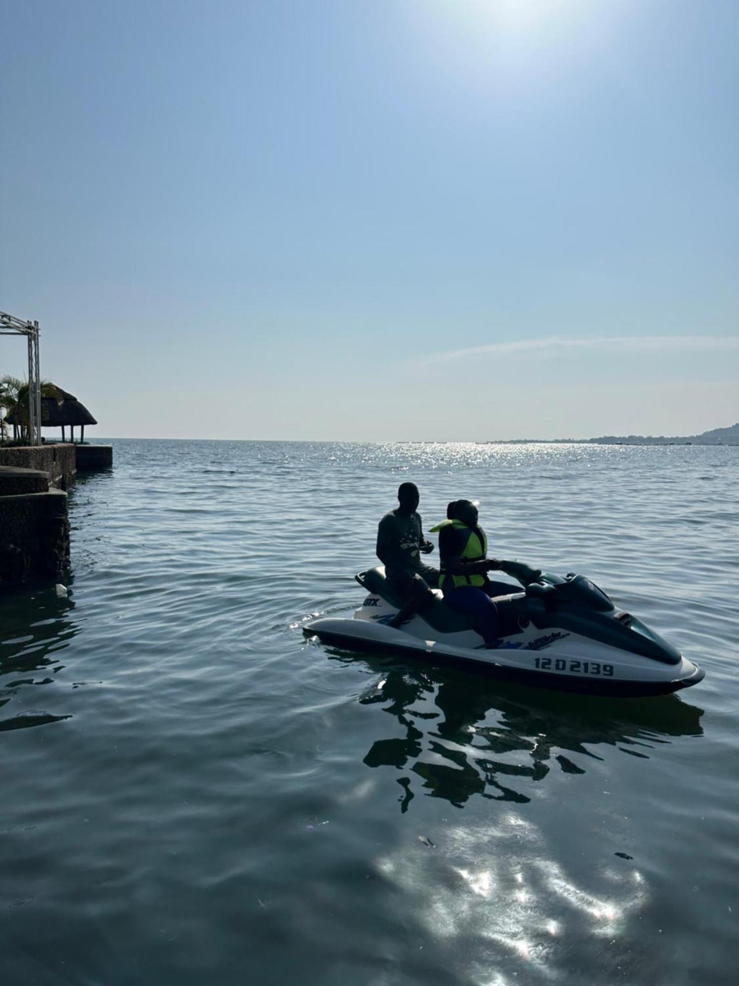 Country Lake Resort Garuga Entebbe Bagian luar foto