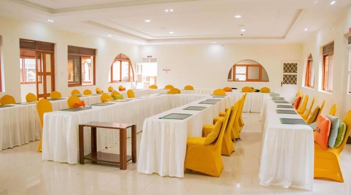 Country Lake Resort Garuga Entebbe Bagian luar foto