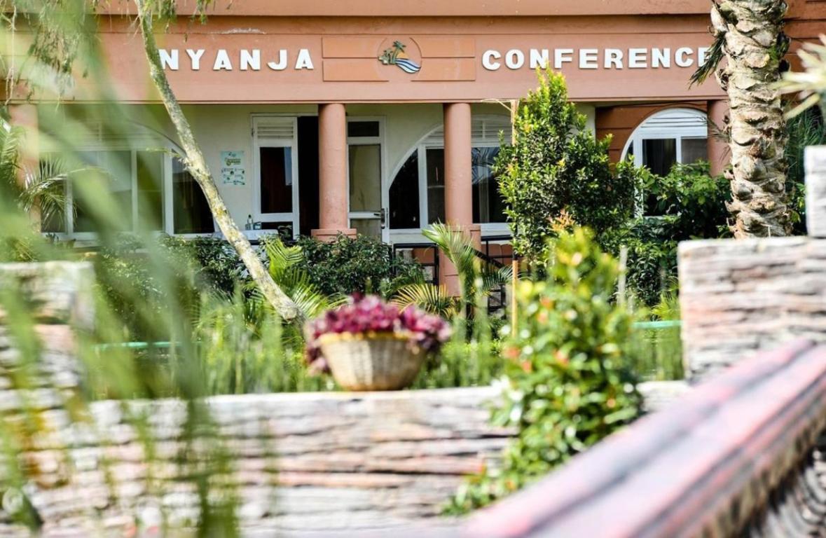 Country Lake Resort Garuga Entebbe Bagian luar foto