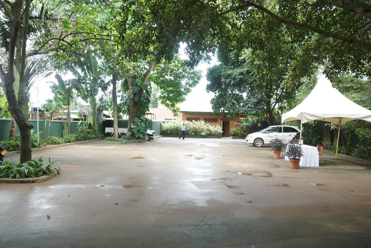 Country Lake Resort Garuga Entebbe Bagian luar foto