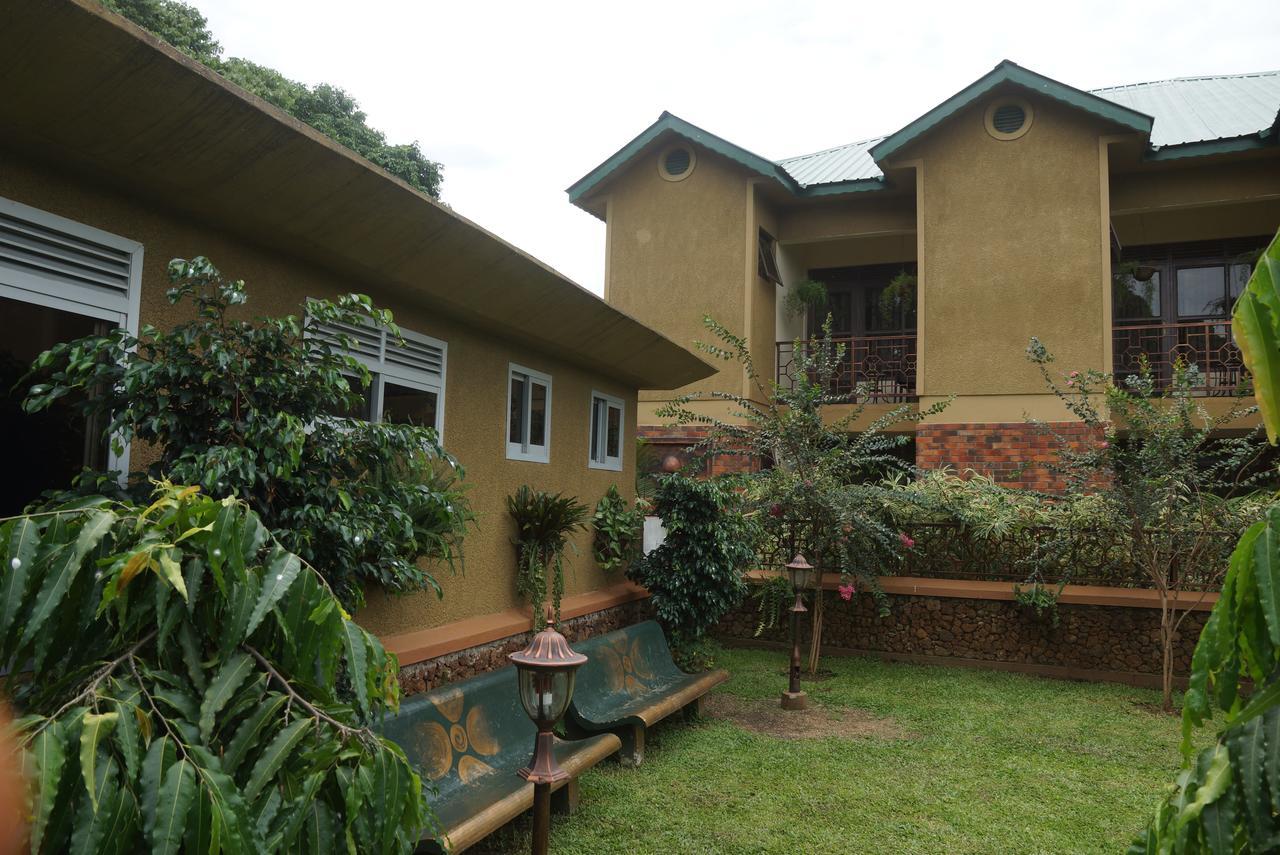 Country Lake Resort Garuga Entebbe Bagian luar foto