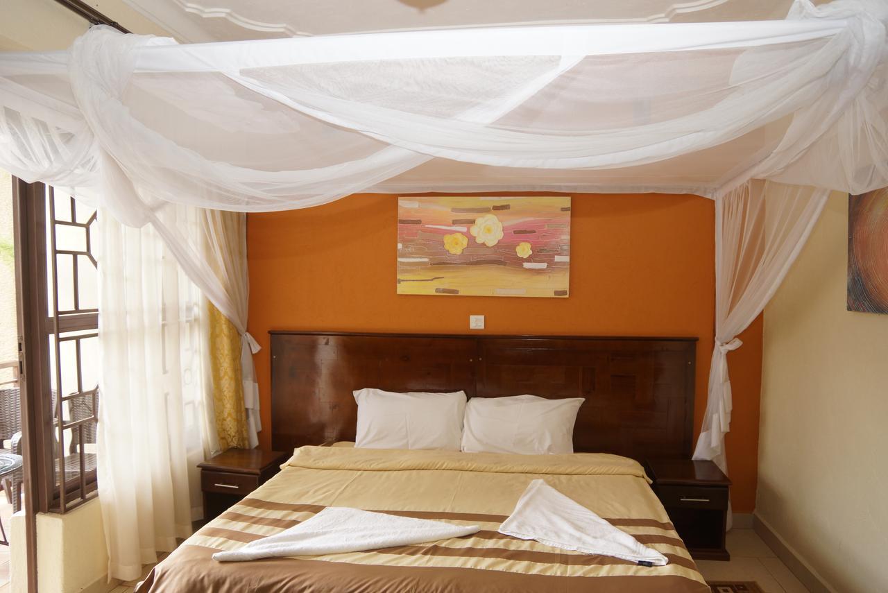 Country Lake Resort Garuga Entebbe Bagian luar foto