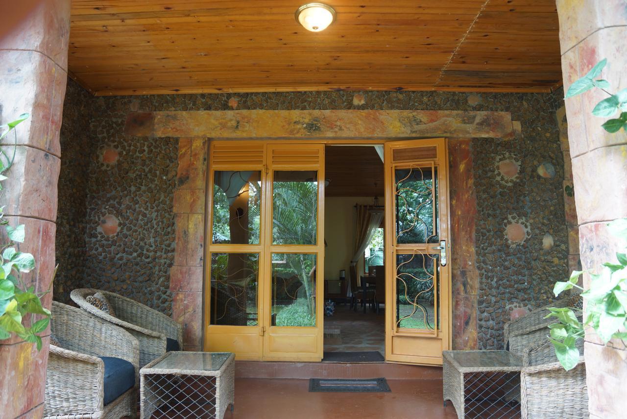 Country Lake Resort Garuga Entebbe Bagian luar foto